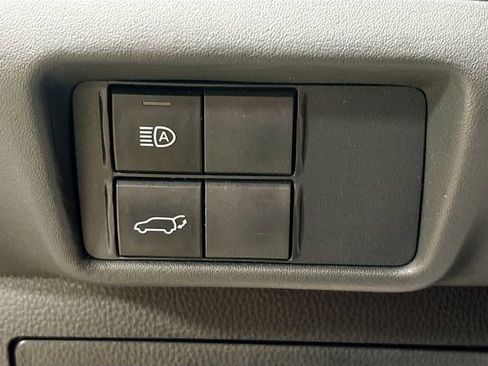 Used 2020 Toyota Highlander XLE AWD/4WD image 9