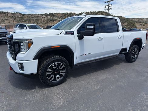 Used 2022 GMC Sierra 2500 AT4 AWD/4WD image 2