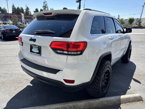 Used 2019 Jeep Grand Cherokee Laredo AWD/4WD image 7