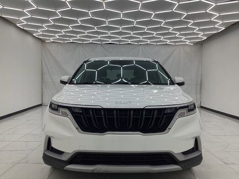 Used 2023 Kia Carnival LX image 5