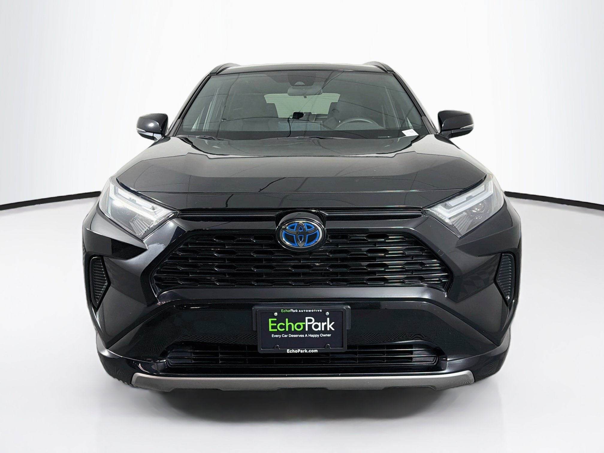 Used 2022 Toyota RAV4 SE AWD/4WD image 2