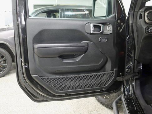 Used 2019 Jeep Wrangler Unlimited Sport S image 31