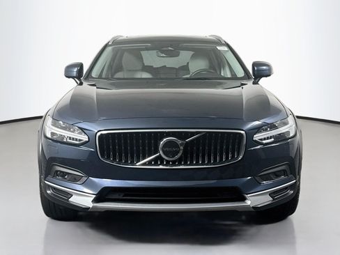 Used 2025 Volvo V90 B6 Cross Country Ultra w/ Protection Package Premier AWD/4WD image 2