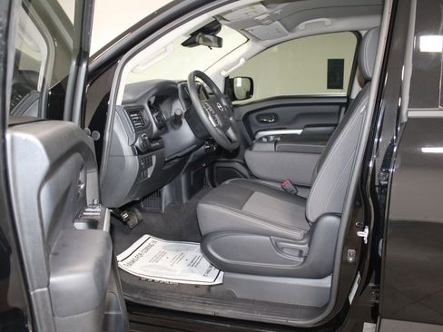 Used 2024 Nissan Titan SV image 19