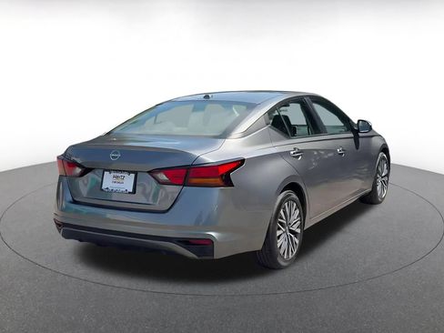 Used 2025 Nissan Altima 2.5 SV FWD image 14