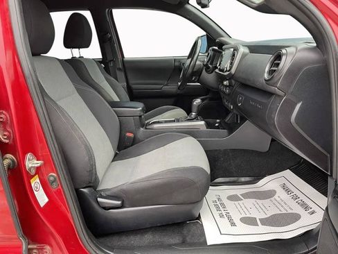 Used 2020 Toyota Tacoma TRD Off-Road AWD/4WD image 17
