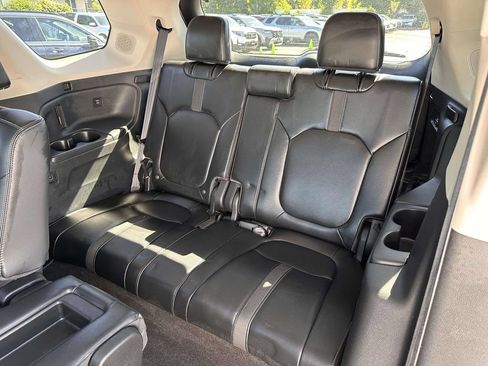 Used 2025 Honda Pilot Touring image 15