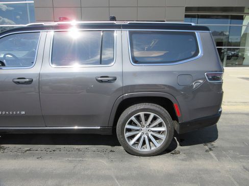 Used 2023 Jeep Grand Wagoneer Series II w/ Premium Group II AWD/4WD image 5