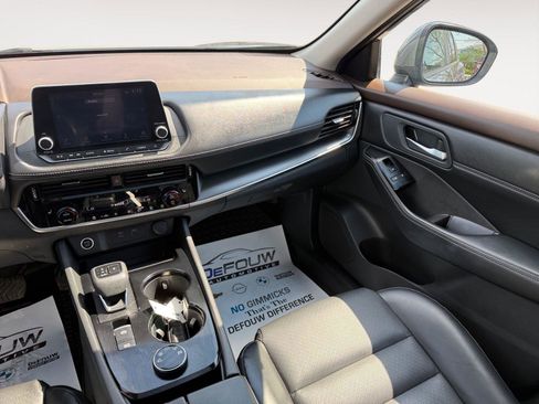 Used 2023 Nissan Rogue SV w/ SV Premium Package image 12