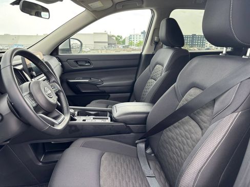 Used 2025 Nissan Pathfinder SV FWD image 25