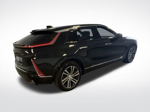 New 2025 Cadillac Lyriq Luxury image 11