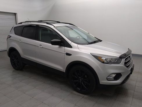 Used 2017 Ford Escape SE w/ SE Sport Appearance Package image 11