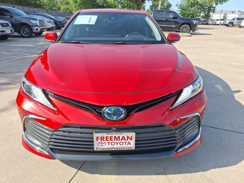 Used 2023 Toyota Camry XLE w/ Navigation Package FWD image 9