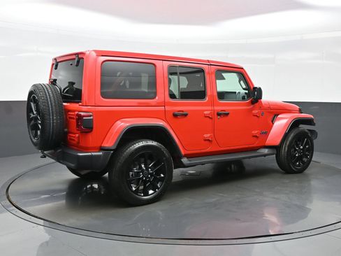 Used 2025 Jeep Wrangler Unlimited Sahara AWD/4WD image 8