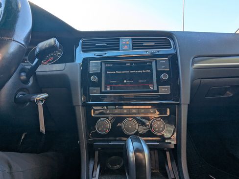 Used 2018 Volkswagen GTI S image 4