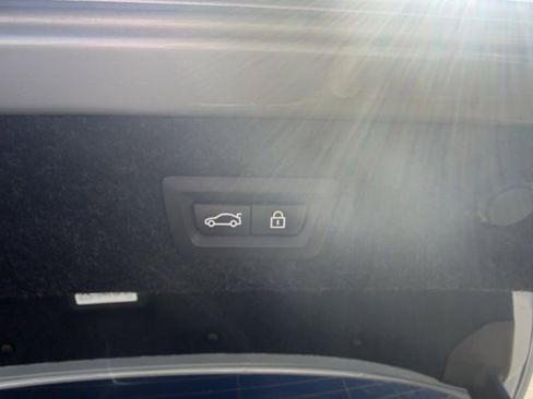 Used 2018 BMW 530e xDrive image 24