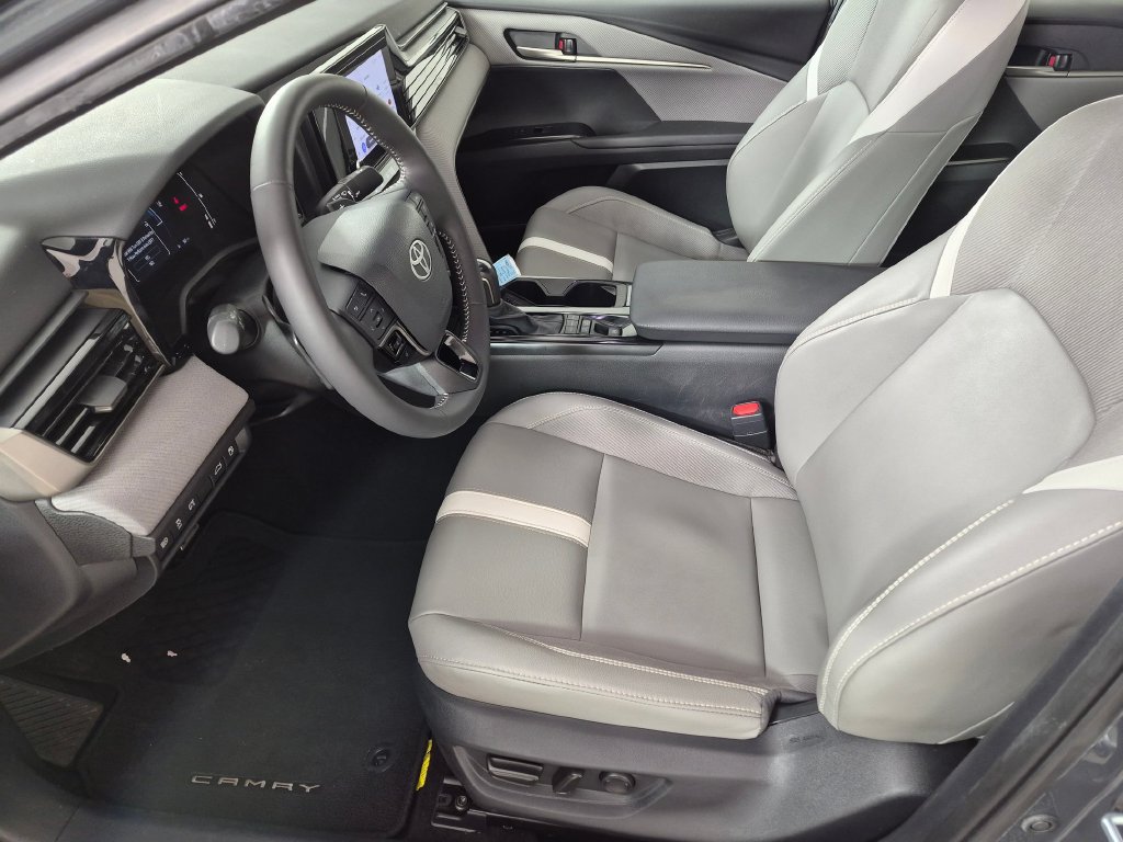 Used 2025 Toyota Camry SE FWD image 21