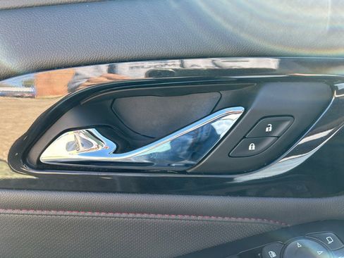 Used 2023 Chevrolet Traverse RS image 23