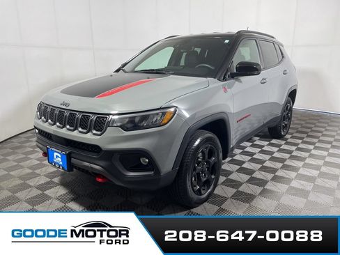 Used 2024 Jeep Compass Trailhawk AWD/4WD image 4