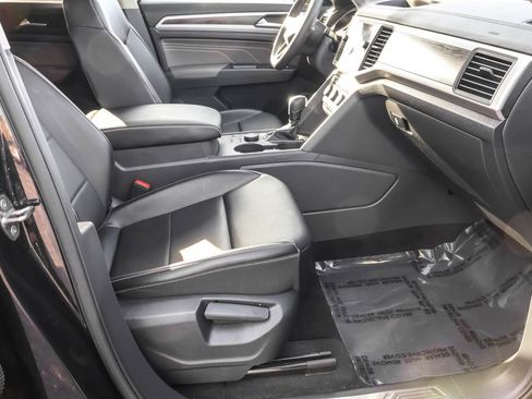 Used 2021 Volkswagen Atlas SE image 36