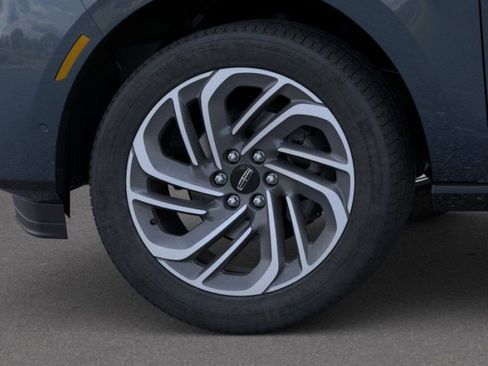 New 2025 Lincoln Navigator Reserve AWD/4WD image 19