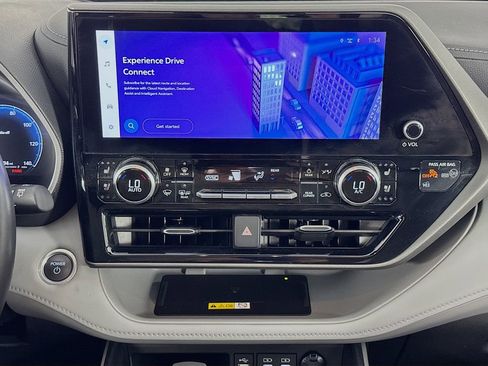 Used 2024 Toyota Highlander Limited image 41