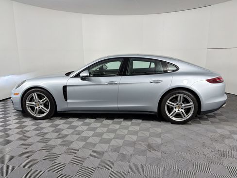 Certified 2018 Porsche Panamera image 2