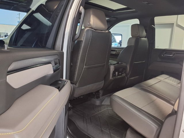 Used 2024 Chevrolet Silverado 2500 ZR2 w/ Technology Package AWD/4WD image 23