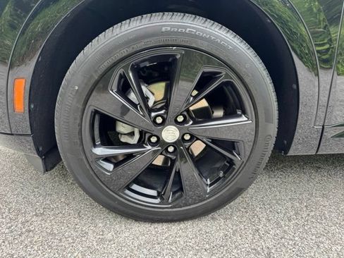Used 2021 Buick Envision Essence w/ Sport Touring Package FWD image 2