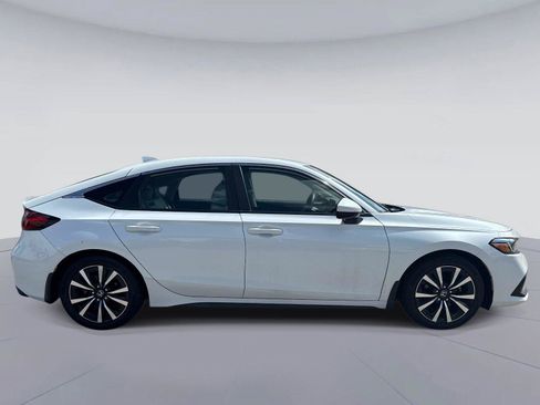 Used 2024 Honda Civic EX-L image 2