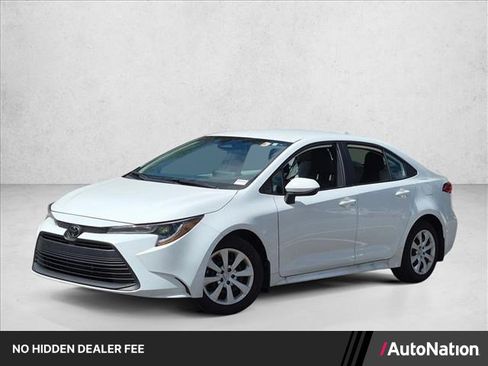Used 2025 Toyota Corolla LE FWD image 1