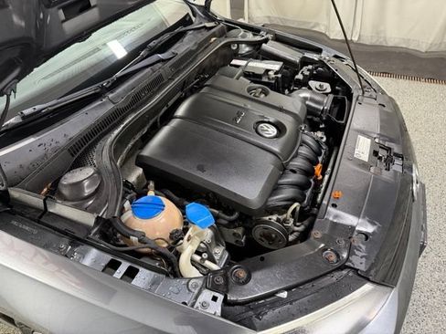 Used 2011 Volkswagen Jetta SE FWD image 17