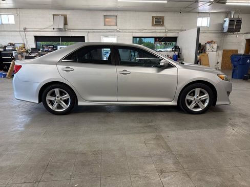 Used 2012 Toyota Camry SE w/ Leather Pkg FWD image 83
