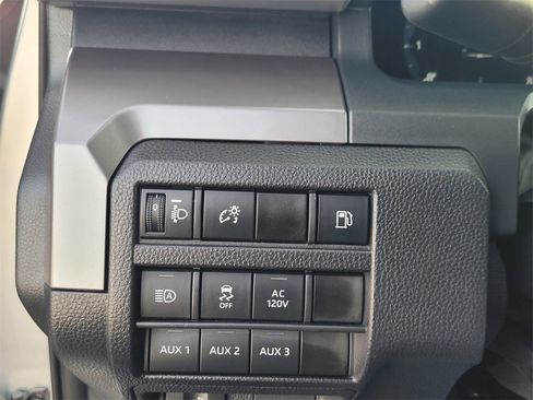 Used 2025 Toyota Tacoma TRD Sport image 40