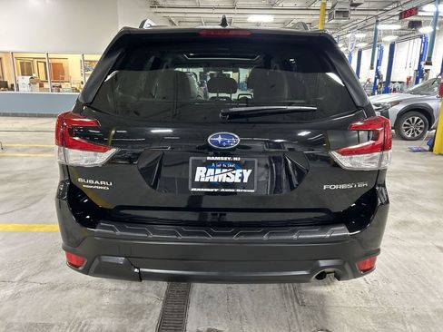 Used 2021 Subaru Forester Premium image 7