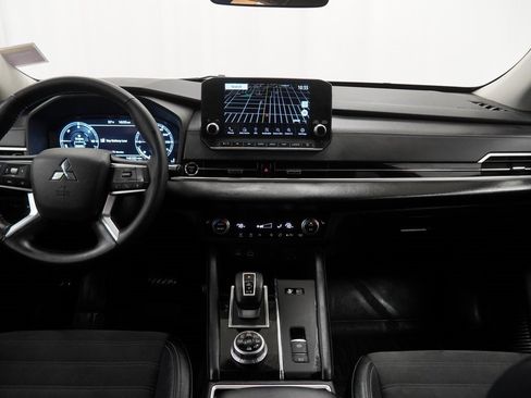 Used 2023 Mitsubishi Outlander SE image 26