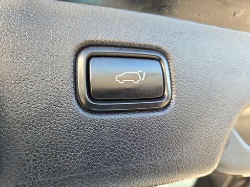 Used 2019 Kia Sorento SX image 12