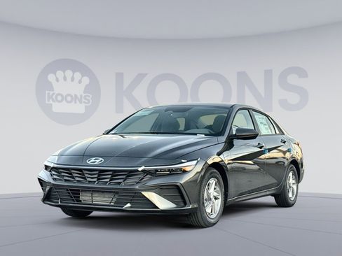 New 2026 Hyundai Elantra SE image 1