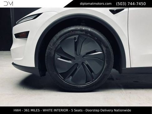 Used 2026 Tesla Model Y AWD image 35
