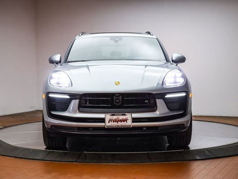 Certified 2025 Porsche Macan image 13