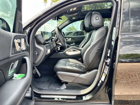 New 2026 Mercedes-Benz GLS 580 4MATIC image 2