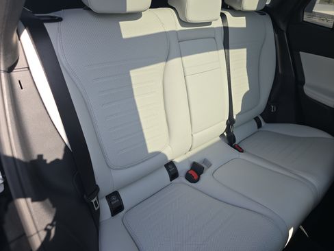 Used 2024 Mercedes-Benz GLC 300 4MATIC image 19
