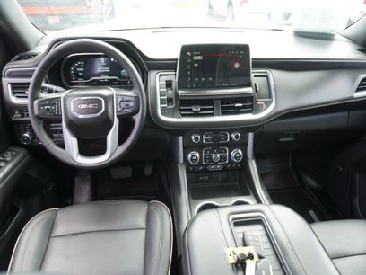 Used 2023 GMC Yukon SLT w/ SLT Luxury Package