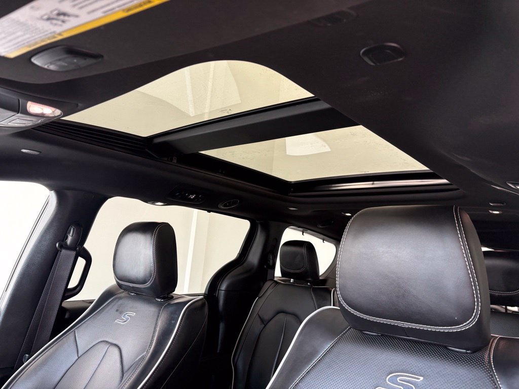 Used 2025 Chrysler Pacifica Limited FWD image 25
