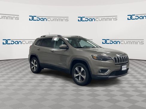 Used 2019 Jeep Cherokee Limited AWD/4WD image 2