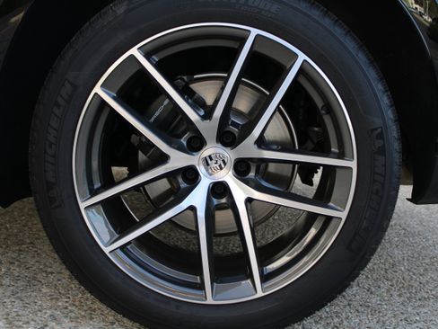 Certified 2025 Porsche Macan image 15