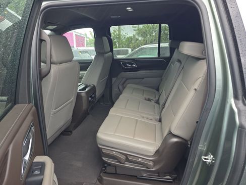 Used 2024 Chevrolet Suburban LT image 11