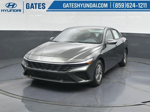 New 2026 Hyundai Elantra SE FWD image 6