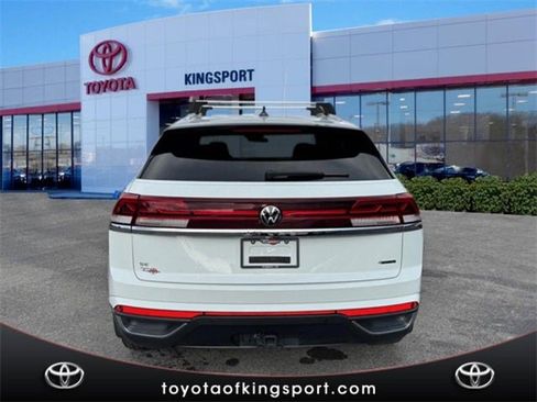 Used 2024 Volkswagen Atlas Cross Sport SE image 4