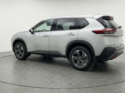Used 2025 Nissan Rogue SV image 6